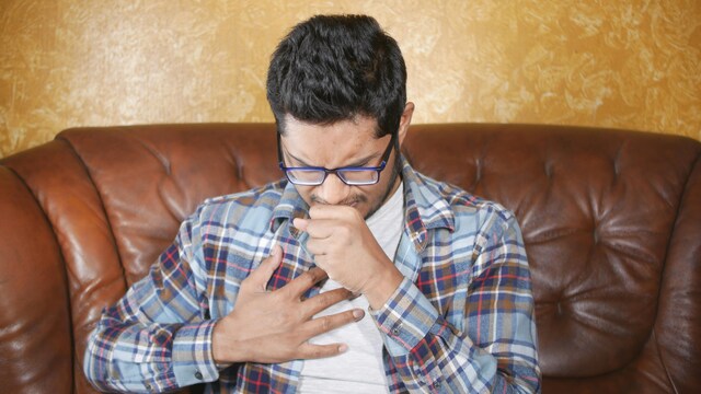 Factors like pollution, smoking or smoke can irritate your throat and exacerbate discomfort