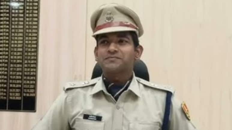 अंता उपचुनाव का रण, ड्यूटी में लापरवाही बरतने पर दो पुलिसकर्मी को किया गया निलंबित अंता उपचुनाव का रण, ड्यूटी में लापरवाही बरतने पर दो पुलिसकर्मी को किया गया निलंबित
