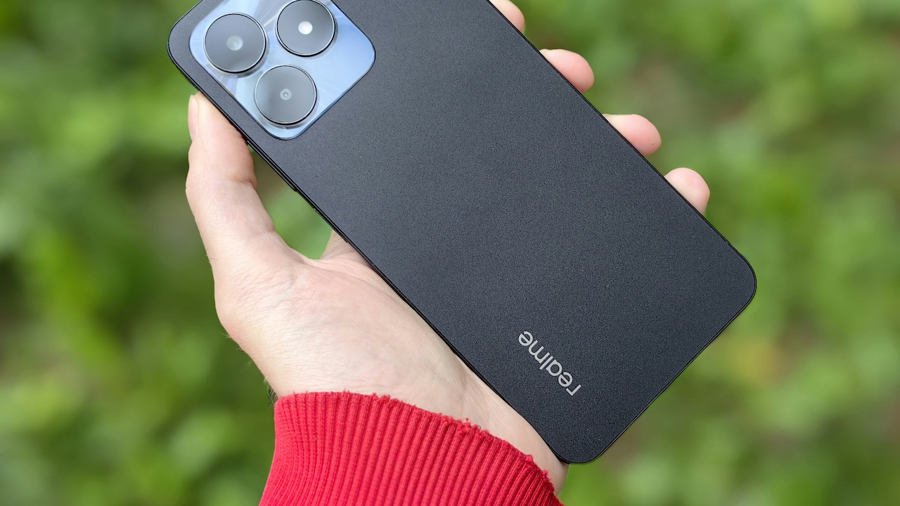 How To Pick A Phone With The Best Camera For Low-Light Indoor Photos