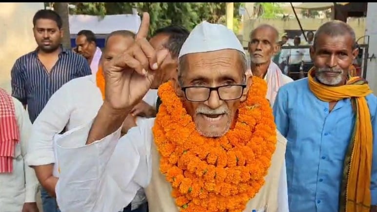 नेताओ ने समस्या नहीं सुलझाई तो 72 साल के किसान ने चुनाव में ठोक दी ताल नेताओ ने समस्या नहीं सुलझाई तो 72 साल के किसान ने चुनाव में ठोक दी ताल