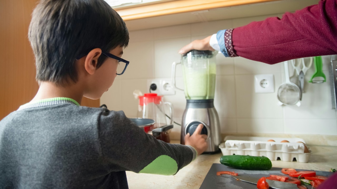 Learn all about the types of mixer grinder blades with this easy guide