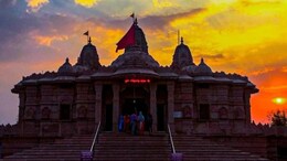 Akola News : दिवाळीच्या आतषबाजीदरम्यान अकोल्यातील सालासार मंदिरात घडला धक्कादायक प्रकार, कारवाईची मागणी