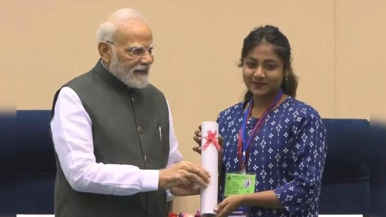 Trisha Tawde: त्रिशा तावड़े ने PM मोदी के हाथों पाया सम्मान, ITI में क्‍या इतिहास रचा?
