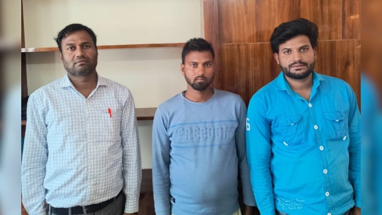 PWD अधिशाषी अभियंता के नाम पर रिश्वत लेने का खेल, ACB ने तीन कर्मियों को 6 हज़ार की घूस लेते धरा PWD अधिशाषी अभियंता के नाम पर रिश्वत लेने का खेल, ACB ने तीन कर्मियों को 6 हज़ार की घूस लेते धरा