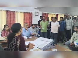 '...तो छोड़ देंगे हिंदू धर्म', एमपी में चंदेरी नगर पालिका के 153 कर्मचारियों ने दी धर्मांतरण की चेतावनी, जानें पूरा मामला '...तो छोड़ देंगे हिंदू धर्म', एमपी में चंदेरी नगर पालिका के 153 कर्मचारियों ने दी धर्मांतरण की चेतावनी, जानें पूरा मामला