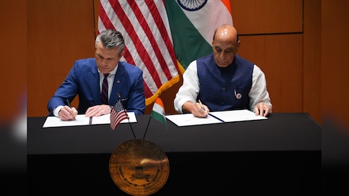 भारत-अमेरिका के बीच 10 साल की डिफेंस डील पक्की, राजनाथ सिंह बोले- 'रक्षा साझेदारी में एक नए युग की शुरुआत' भारत-अमेरिका के बीच 10 साल की डिफेंस डील पक्की, राजनाथ सिंह बोले- 'रक्षा साझेदारी में एक नए युग की शुरुआत'