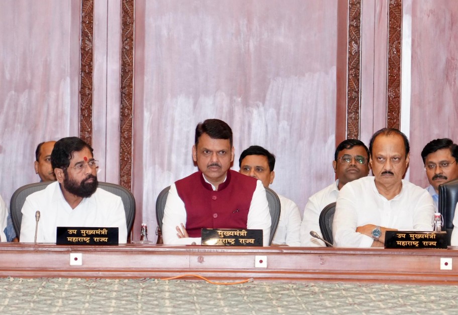 महाराष्ट्र के किसानों के लिए खुशखबरी! CM फडणवीस ने किया कर्ज माफी का बड़ा ऐलान, बताया कब होगा लागू