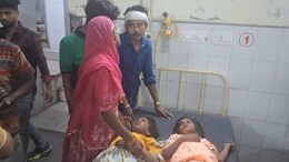 भाई दूज मनाने जा रहा था परिवार, ट्रेलर से बचने के चक्कर में खाई में गिरा टैंपो; पति-पत्नी और बच्चों सहित 4 की मौत