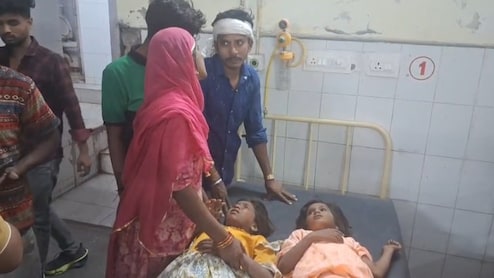 भाई दूज मनाने जा रहा था परिवार, ट्रेलर से बचने के चक्कर में खाई में गिरा टैंपो; पति-पत्नी और बच्चों सहित 4 की मौत