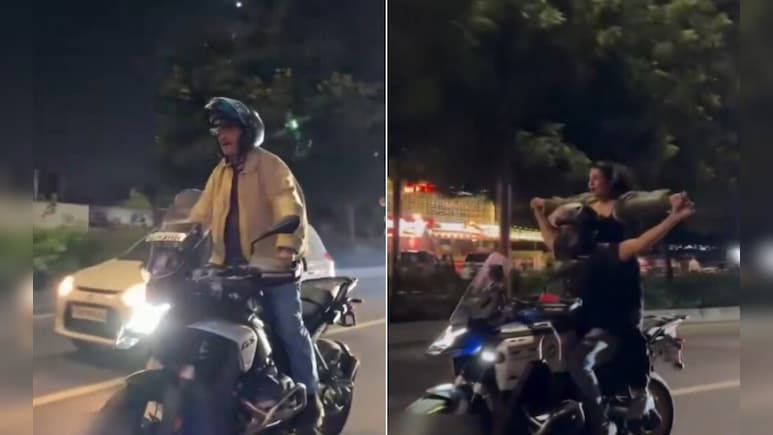 71 की उम्र में जान जोखिम में डाल बाइक स्टंट करते दिखे दिग्गज एक्टर, 39 की एक्ट्रेस ने भी दिया साथ, केस दर्ज 71 की उम्र में जान जोखिम में डाल बाइक स्टंट करते दिखे दिग्गज एक्टर, 39 की एक्ट्रेस ने भी दिया साथ, केस दर्ज