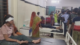 Sagar Accident: अचानक टायर फटने से आपे पलटा, महिलाओं और बच्चे समेत 20 से अधिक लोग घायल, पांच गंभीर