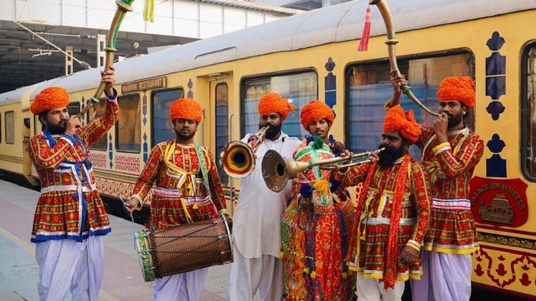 4 Luxury Trains In India That Let You Travel Like Royalty