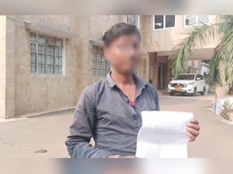 एमपी में दलित युवक के साथ मारपीट, फिर सरपंच के बेटे ने किया पेशाब; आरोपी फरार एमपी में दलित युवक के साथ मारपीट, फिर सरपंच के बेटे ने किया पेशाब; आरोपी फरार