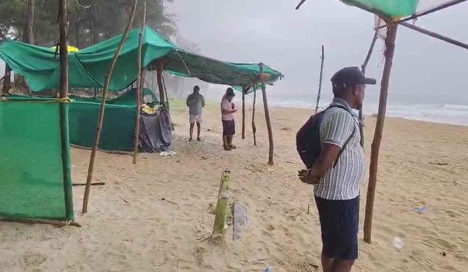 महाराष्‍ट्र में शिरोडा-वेलागर बीच पर 8 पर्यटक डूबे, चार की मौत, चार लापता