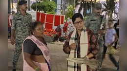 दीवाली शॉपिंग पर निकली ग्वालियर कलेक्टर; खरीदा झाड़ू, दीये और पूजा का सामान