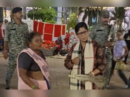 दीवाली शॉपिंग पर निकली ग्वालियर कलेक्टर; खरीदा झाड़ू, दीये और पूजा का सामान दीवाली शॉपिंग पर निकली ग्वालियर कलेक्टर; खरीदा झाड़ू, दीये और पूजा का सामान