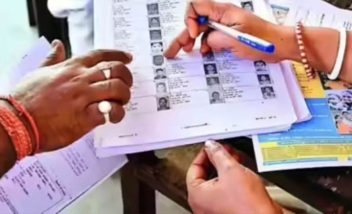 SIR 2.0: कहीं वोटर लिस्ट से कट न जाए आपका नाम, मतदाता सूची अभियान में इन बातों का रखें ध्यान