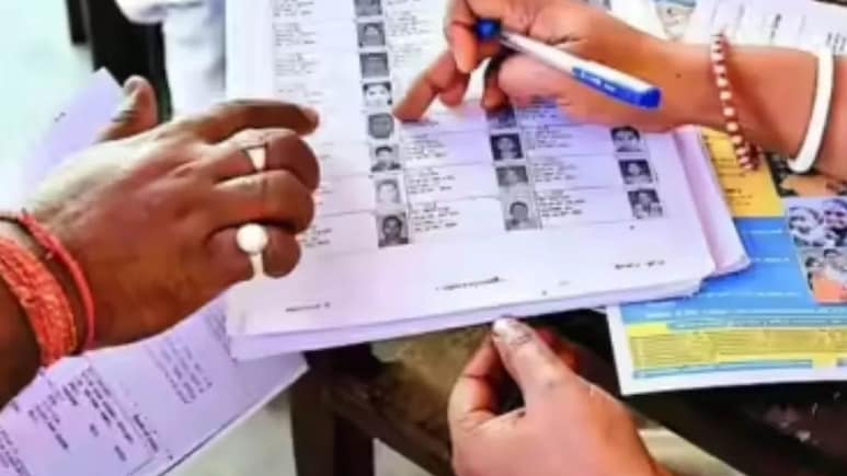 SIR 2.0: कहीं वोटर लिस्ट से कट न जाए आपका नाम, मतदाता सूची अभियान में इन बातों का रखें ध्यान SIR 2.0: कहीं वोटर लिस्ट से कट न जाए आपका नाम, मतदाता सूची अभियान में इन बातों का रखें ध्यान