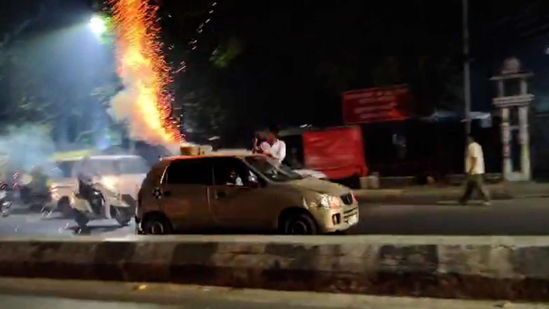 On Busy Lucknow Road, 3 Men Set Off Crackers From Roof Of Moving Car