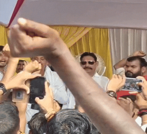 VIDEO: देखते ही देखते ढह गया 'बाहुबली' का मंच... अनंत सिंह जिंदाबाद बोलते ही हादसा VIDEO: देखते ही देखते ढह गया 'बाहुबली' का मंच... अनंत सिंह जिंदाबाद बोलते ही हादसा