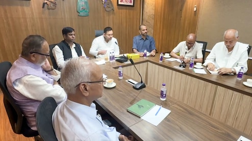 मुकेश सहनी की PC फिर टली, उपेंद्र कुशवाहा ने अपने कोटे से सभी उम्मीदवार उतारे, पढ़ें हर बड़े अपडेट्स