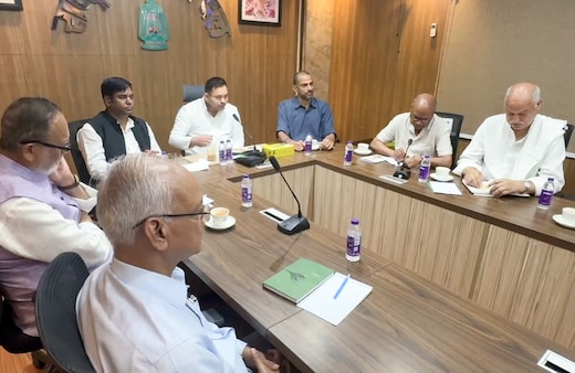 महागठबंधन सीट शेयरिंग पर अब तक ऐलान नहीं, कांग्रेस की पहली कैंडिडेट लिस्ट जारी, पढ़ें हर बड़े अपडेट्स