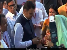 D Fadnavis Greets People On Chhath Puja, Visits Juhu Beach D Fadnavis Greets People On Chhath Puja, Visits Juhu Beach