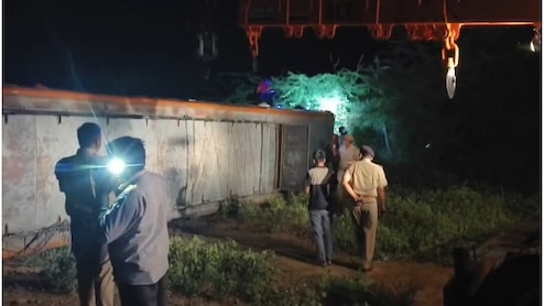 Rajasthan Road Accident: सिर धड़ से अलग, सीने में घुसा शीशा: पाली में बस पलटने से 2 मासूमों की दर्दनाक मौत; 28 यात्री घायल