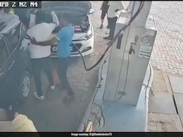 Caught On Camera: Rajasthan Bureaucrat, Fuel Pump Staff Trade Slaps Caught On Camera: Rajasthan Bureaucrat, Fuel Pump Staff Trade Slaps