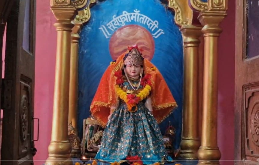 बैतूल में राप्ती नदी के तट पर स्थित भाई-बहन मंदिर में विराजमान मां ताप्ती बैतूल में राप्ती नदी के तट पर स्थित भाई-बहन मंदिर में विराजमान मां ताप्ती
