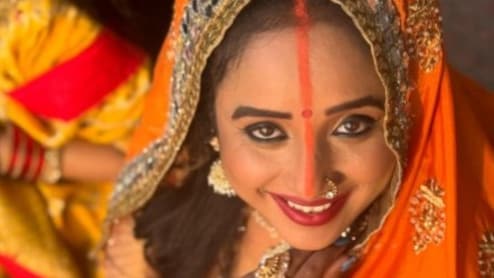 नारंगी साड़ी पहने, नाक से लेकर माथे तक सिंदूर लगाए दिखीं रानी चटर्जी, फैन्स को दी छठ महापर्व की बधाई