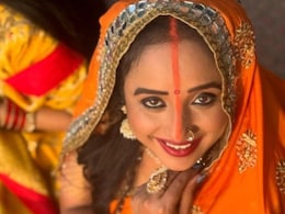 नारंगी साड़ी पहने, नाक से लेकर माथे तक सिंदूर लगाए दिखीं रानी चटर्जी, फैन्स को दी छठ महापर्व की बधाई नारंगी साड़ी पहने, नाक से लेकर माथे तक सिंदूर लगाए दिखीं रानी चटर्जी, फैन्स को दी छठ महापर्व की बधाई