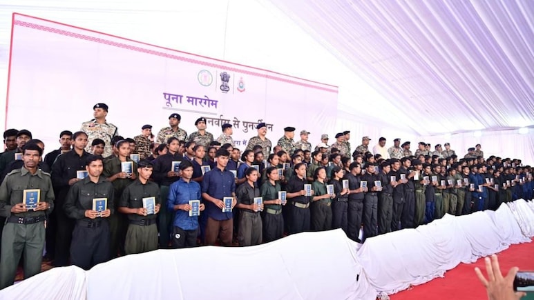 नक्सलियों ने गद्दार बताया तो सरेंडर नक्सली रूपेश ने दिया जवाब, बोला- सशस्त्र संघर्ष विराम बसवाराजू भी चाहते थे  नक्सलियों ने गद्दार बताया तो सरेंडर नक्सली रूपेश ने दिया जवाब, बोला- सशस्त्र संघर्ष विराम बसवाराजू भी चाहते थे
