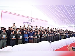 Naxalites Surrendered: इनामी नक्सल नेता समेत 50 नक्सली कर सकते हैं आत्म- समर्पण, सरकार के संपर्क में हैं बड़े नक्सली नेता Naxalites Surrendered: इनामी नक्सल नेता समेत 50 नक्सली कर सकते हैं आत्म- समर्पण, सरकार के संपर्क में हैं बड़े नक्सली नेता