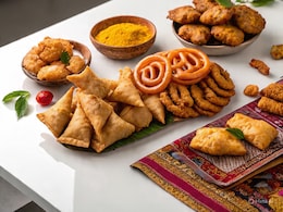 New Year Party Snacks: फैमिली और फ्रेंड्स के साथ न्यू ईयर पार्टी का बना रहे हैं प्लान, तो इन 5 स्नैक्स को जरूर करें ट्राई