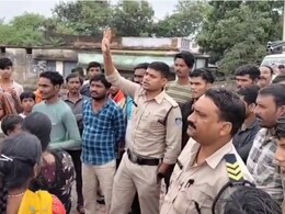 Jabalpur: कैमोरी में मुफ्त राशन वितरण में गड़बड़ी, भड़के ग्रामीणों ने पाटन-कटंगी रोड पर 4 घंटे किया चक्का जाम Jabalpur: कैमोरी में मुफ्त राशन वितरण में गड़बड़ी, भड़के ग्रामीणों ने पाटन-कटंगी रोड पर 4 घंटे किया चक्का जाम