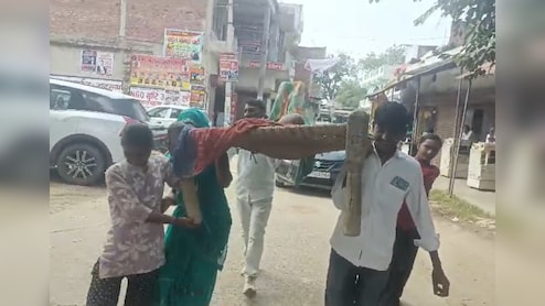 कौशांबी में 95 साल के बुजुर्ग को चारपाई पर लेकर SDM ऑफिस पहुंचे परिवारवाले, दबंगई के आरोपों से थे आहत