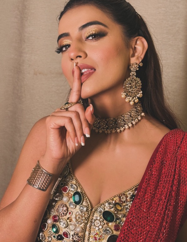 लाल साड़ी में अक्षरा सिंह ने ढाया कहर, दिखी इतनी खुश फैंस बोले- अगले महीने तलाक के बाद पवन भैया आपसे ही...