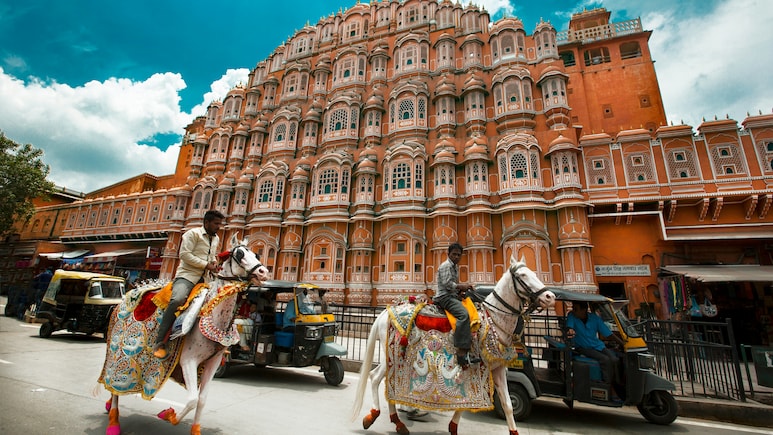 Festive Travel 2025: Indians Opt For Shorter Trips, Boutique Stays And Experience-Led Getaways Festive Travel 2025: Indians Opt For Shorter Trips, Boutique Stays And Experience-Led Getaways