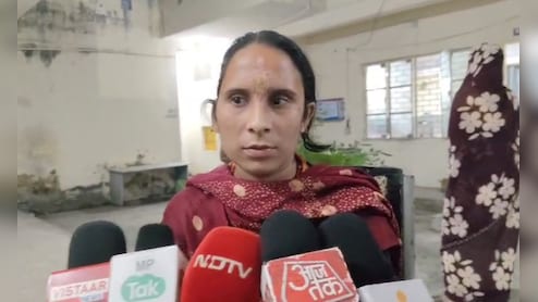 चुड़ैल बता जलाई महिला की हथेली, सिक्का गर्म कर सिर पर चिपकाया, हाथों में पड़े कीड़े तो थाने पहुंची पीड़िता