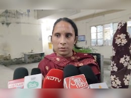 चुड़ैल बता जलाई महिला की हथेली, सिक्का गर्म कर सिर पर चिपकाया, हाथों में पड़े कीड़े तो थाने पहुंची पीड़िता चुड़ैल बता जलाई महिला की हथेली, सिक्का गर्म कर सिर पर चिपकाया, हाथों में पड़े कीड़े तो थाने पहुंची पीड़िता