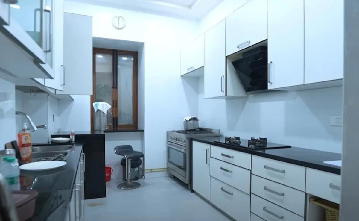 Inside Orrys kitchen. Photo: YouTube/FarahKhan Inside Orrys kitchen. Photo: YouTube/FarahKhan