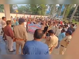 गौहत्या का विरोध! बजरंग दल ने रायसेन में किया शक्ति प्रदर्शन, आरोपियों के घरों पर बुलडोजर चलाने की मांग गौहत्या का विरोध! बजरंग दल ने रायसेन में किया शक्ति प्रदर्शन, आरोपियों के घरों पर बुलडोजर चलाने की मांग