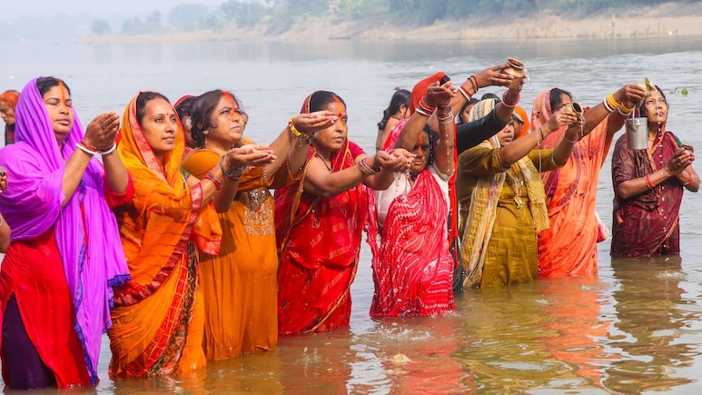 LIVE: छठ महापर्व का आज दूसरा दिन, ऐसे करें खरना पूजा तो मिलेगा छठी मैया का आशीर्वाद LIVE: छठ महापर्व का आज दूसरा दिन, ऐसे करें खरना पूजा तो मिलेगा छठी मैया का आशीर्वाद