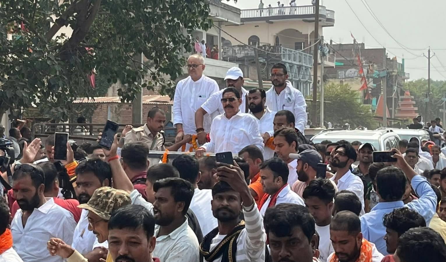 थार से निकले 'छोटे सरकार'... 1000 गाड़ियों का काफिला, 1 लाख रसगुल्ले, नॉमिनेशन में दिखा अनंत सिंह का भौकाल
