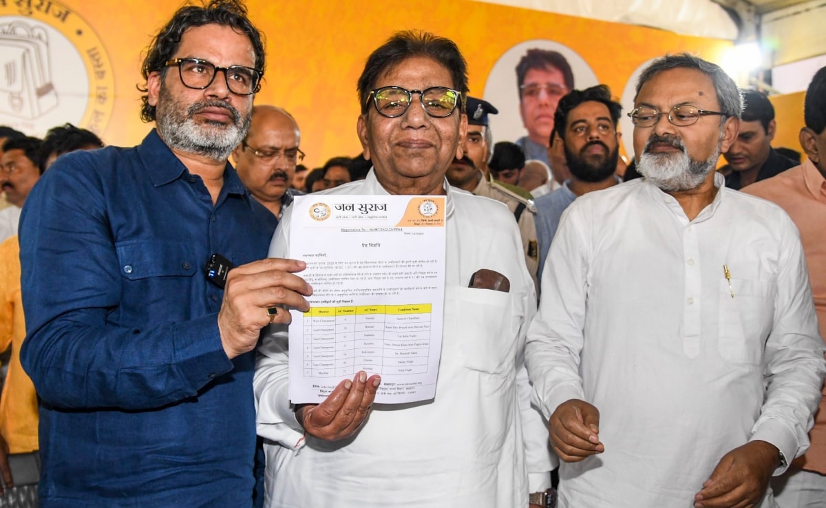 प्रशांत किशोर अपने भाषणों में पलायन का मुद्दा तो उठाते हैं लेकिन यह नहीं बताते हैं इसे रोकने की उनके पास योजना क्या है. प्रशांत किशोर अपने भाषणों में पलायन का मुद्दा तो उठाते हैं लेकिन यह नहीं बताते हैं इसे रोकने की उनके पास योजना क्या है.
