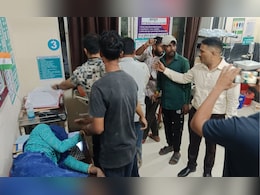 Sanwer Accident: सांवेर में ट्रैक्टर-ट्रॉली पलटने से 25-27 मजदूर घायल, 3 की मौत Sanwer Accident: सांवेर में ट्रैक्टर-ट्रॉली पलटने से 25-27 मजदूर घायल, 3 की मौत