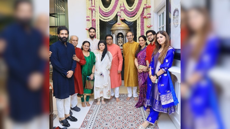 Pics: Uddhav, Raj Thackeray's Families Come Together For Diwali Event Pics: Uddhav, Raj Thackeray's Families Come Together For Diwali Event