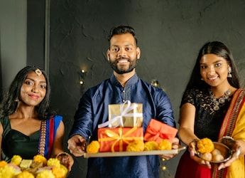 Last-Minute Diwali Hosting? Make These Quick Snacks In Just 10 Minutes