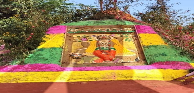 MP की सबसे बड़ी गोशाला में गोवर्धन पूजा; यहां 108 टन गोबर से बनाया गया गोवर्धन